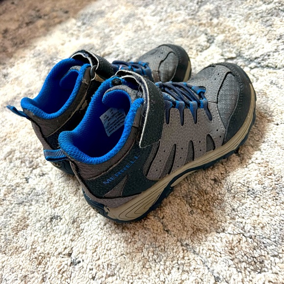 Merrell Kids Mid Boot Unisex Size 11. Easy on with Velcro strap & non tie laces - Picture 1 of 4